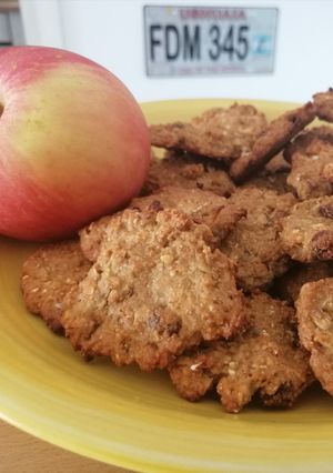 Una foto de Cookies de manzana, pasas, jengibre y avena