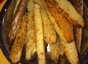 Una foto de Papas rústicas con especias y parmesano!!