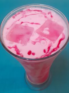 રોઝ લસ્સી (Rose Lassi Recipe In Gujarati) રેસીપી મુખ્ય ફોટો