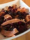 Salade chou rouge, saumon et cassis