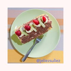 A picture of Vanilla roll cake.