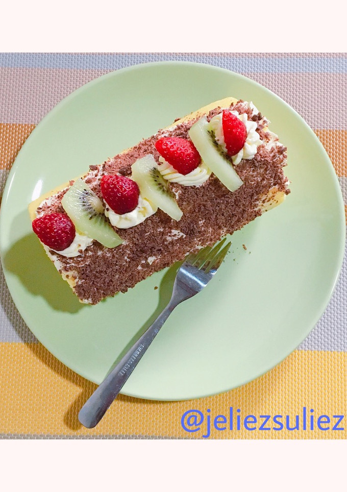 A picture of Vanilla roll cake.