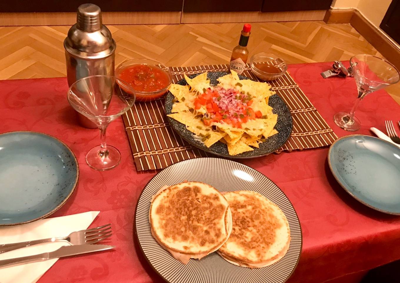 Cena Mex de sincronizadas de pavo y totopos