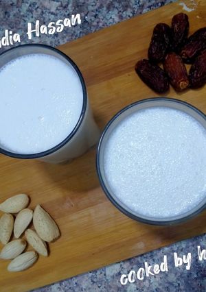 A picture of Banana almond (milkshake) 🍻.