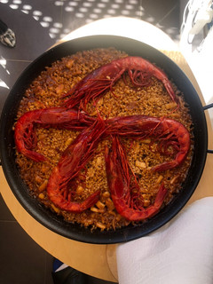 Una foto de Paella con carabineros