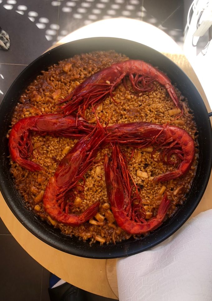 Una foto de Paella con carabineros