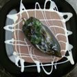 Chile relleno de queso de cabra con camarones