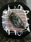 Chile relleno de queso de cabra con camarones
