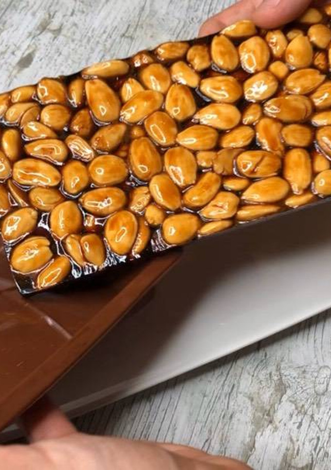 Una foto de Turrón casero de guirlache en Mambo