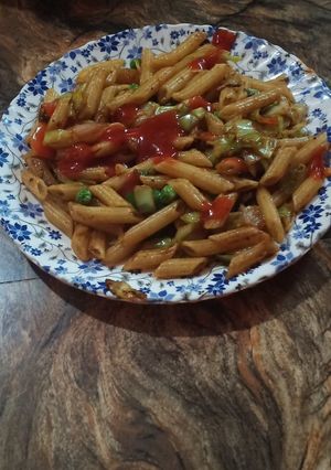 A picture of Chinese pasta.