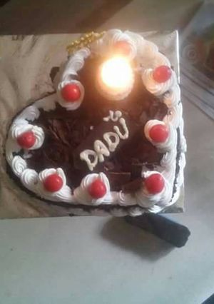 A picture of Blackforest Cake.
