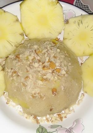 पाईन एप्पल शिरा (pineapple sheera recipe in marathi) रेसिपी चे मुख्य फोटो 