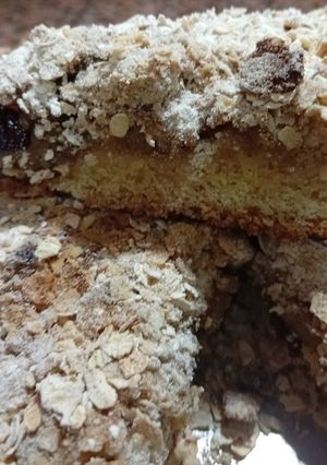 Una foto de Torta de Manzana con harina de avena con Pasas y Crumble🇺🇾😘🇺🇾💋🇺🇾😘🇺🇾