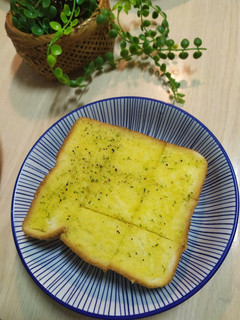 蒜味厚片吐司 的食譜成品照片