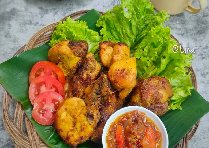 Resep Ayam goreng bumbu kuning oleh Liha Ummu Maryam - Cookpad