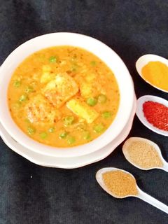 শাহী মটর পনির (Sahi matar paneer recipe in bengali) রেসিপির প্রধান ছবি