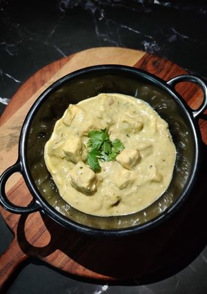 A picture of Broccoli sauce paneer.
