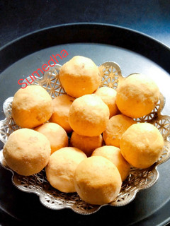 डाळ्यांचे लाडू (Dalyache ladoo recipe in marathi) रेसिपी चे मुख्य फोटो