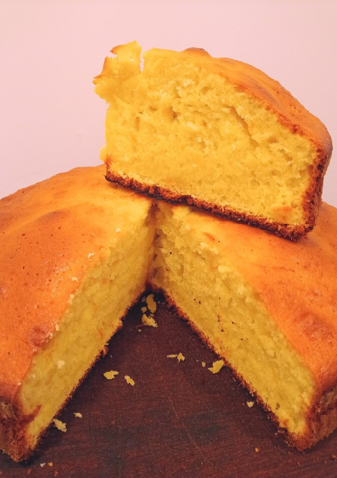 Una foto de Bizcochuelo de Naranja Súper Esponjoso y Fácil