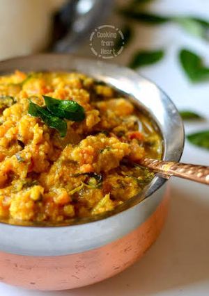 A picture of Vada curry.