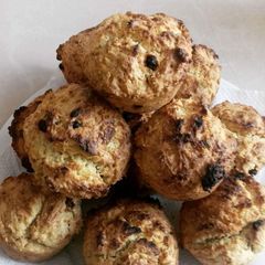 A picture of Raisins Rock Muffins.