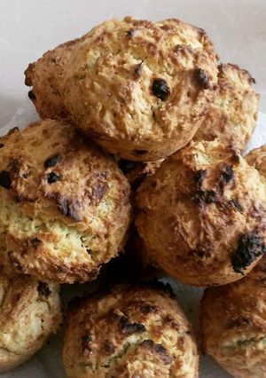 A picture of Raisins Rock Muffins.