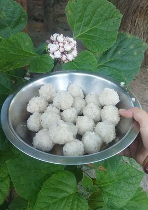 নারকেল মিষ্টি(নাড়ু)(narkel mishti recipe in Bengali) রেসিপির প্রধান ছবি