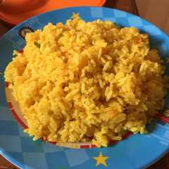 A picture of Nasi goreng kunyit pedas.