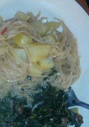 A picture of Supergetti,potatoes and spinach.