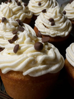 Φωτογραφία της συνταγής Cupcakes με βουτυρόκρεμα και κομματάκια σοκολάτας