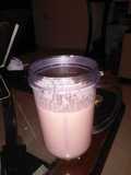 Jugo de guayaba con leche y maní