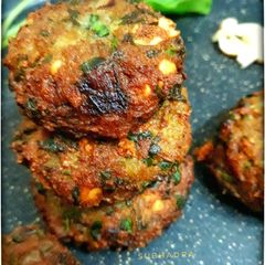 A picture of Spinach peanut cheese tikkis.
