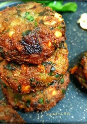 A picture of Spinach peanut cheese tikkis.