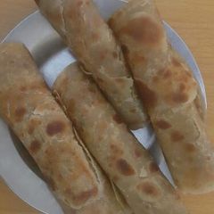 A picture of Brown chapatis.