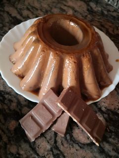 Una foto de Flan de chocolate y galletas María
