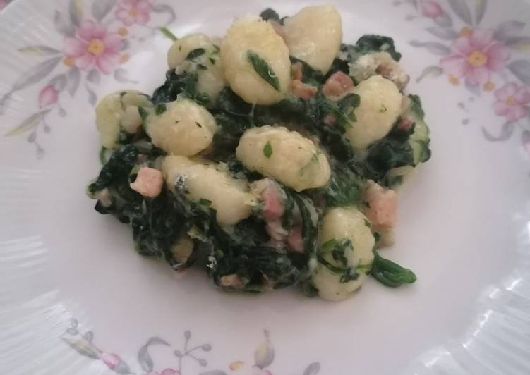 Recipe of Homemade Gnocchi freschi con spinaci e pancetta