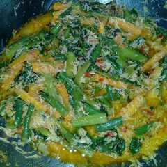 A picture of Urab kkw (kangkung,kacang panjang&wortel).