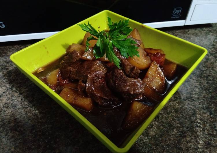 #08 Semur Daging Kentang