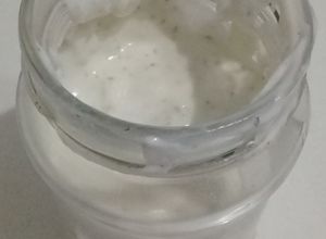 Una foto de Salsa mayonesa con eneldo u otra especia