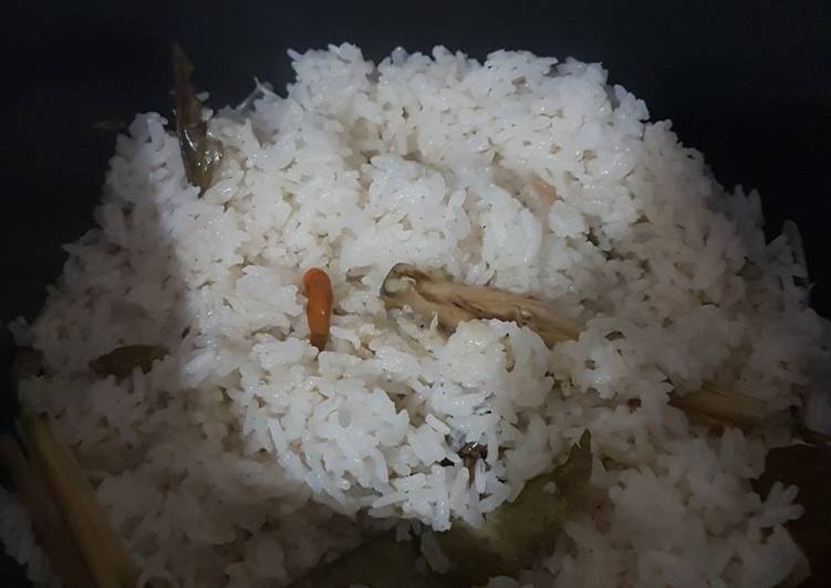 Langkah Mudah untuk Menyiapkan Nasi liwet santai Anti Gagal