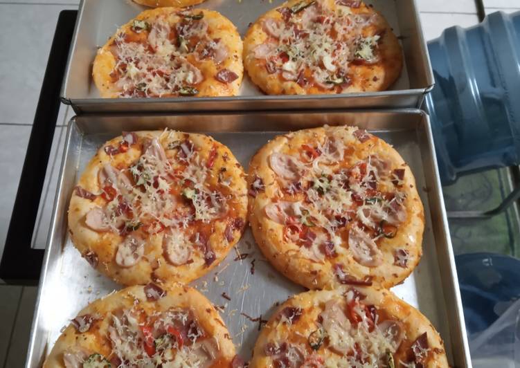 Resep Pizza Mini Simpel Tanpa Telor, Lezat Sekali