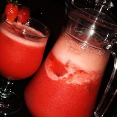 A picture of Strawberry drink 🍓🍓🍓🍓.