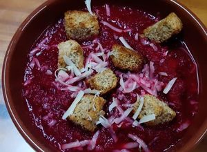 Una foto de Sopa Borsch 🌰🧄🥔