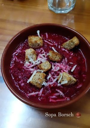 Una foto de Sopa Borsch 🌰🧄🥔