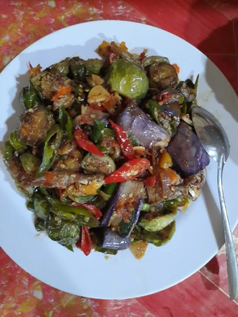 Cara Mudah Menyiapkan Resep Oseng Terong Ikan Asin yang Uenak Anti Ribet, Menggugah Selera