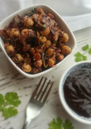 A picture of Kokum chickpeas salad.