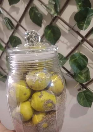 A picture of Lemon pickle.