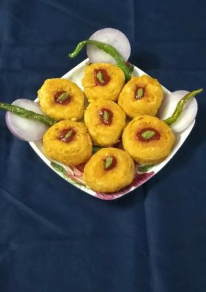 आलू वड़ा (aloo vada recipe in Hindi) रेसिपी मुख्य फोटो