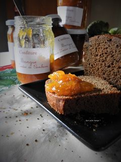 Une photo de Confiture de mangues parfumée au combava