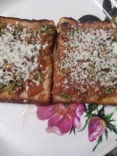 ब्रेड पिज़्ज़ा (Bread Pizza recipe in Hindi) रेसिपी मुख्य फोटो